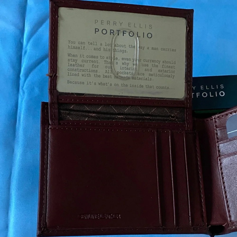 NWT Perry Ellis Leather Pass Case & Removable Card Case
